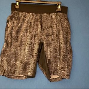 Lulu lemons men’s shorts with built in liner